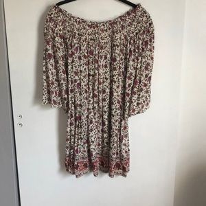 Off the shoulder (cold shoulder) flowy dress